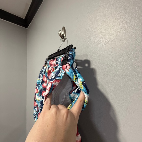 Vineyard Vines Men's Swim Trunks Shorts Board Shorts Fish Floral Print Size S - Picture 3 of 7